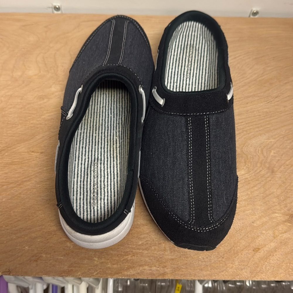 Easy Spirit Slip On Shoes - Like New - Size 7 1/2
